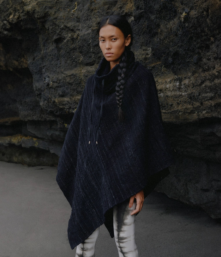 SKYLARK PONCHO | BLACK