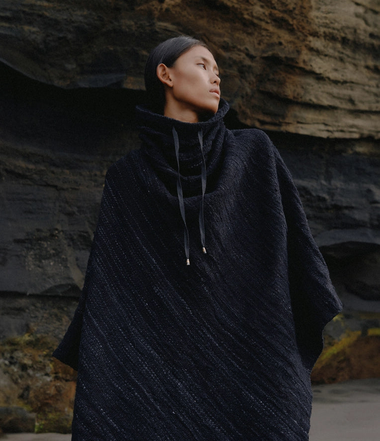 SKYLARK PONCHO | BLACK