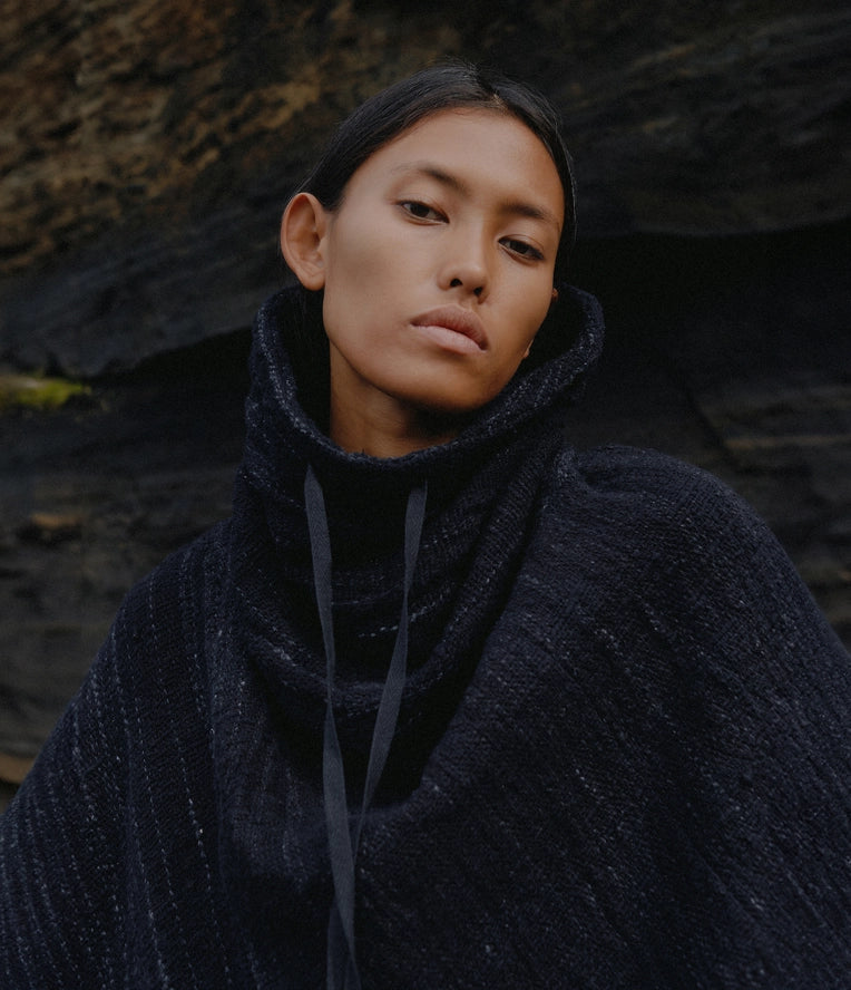 SKYLARK PONCHO | BLACK